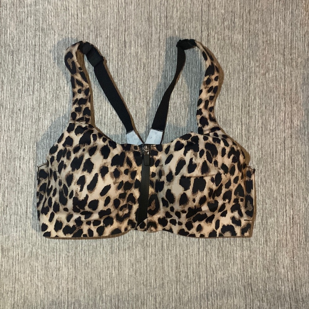 VICTORIA’S SECRET, incredible knockout ultra max Bra size 34D cheetah, print.